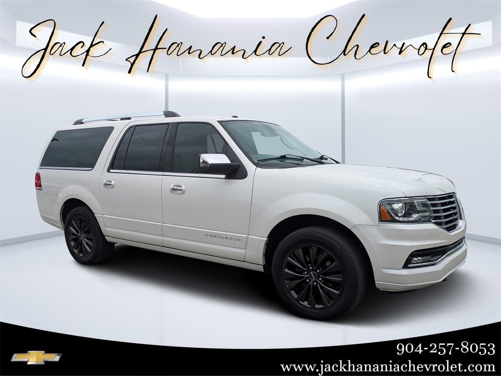 2015 Lincoln Navigator Base's photo
