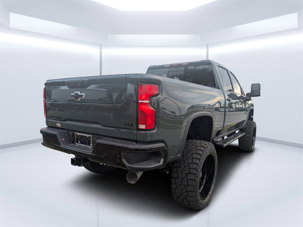 2025 Chevrolet Silverado 2500HD LTZ photo 3