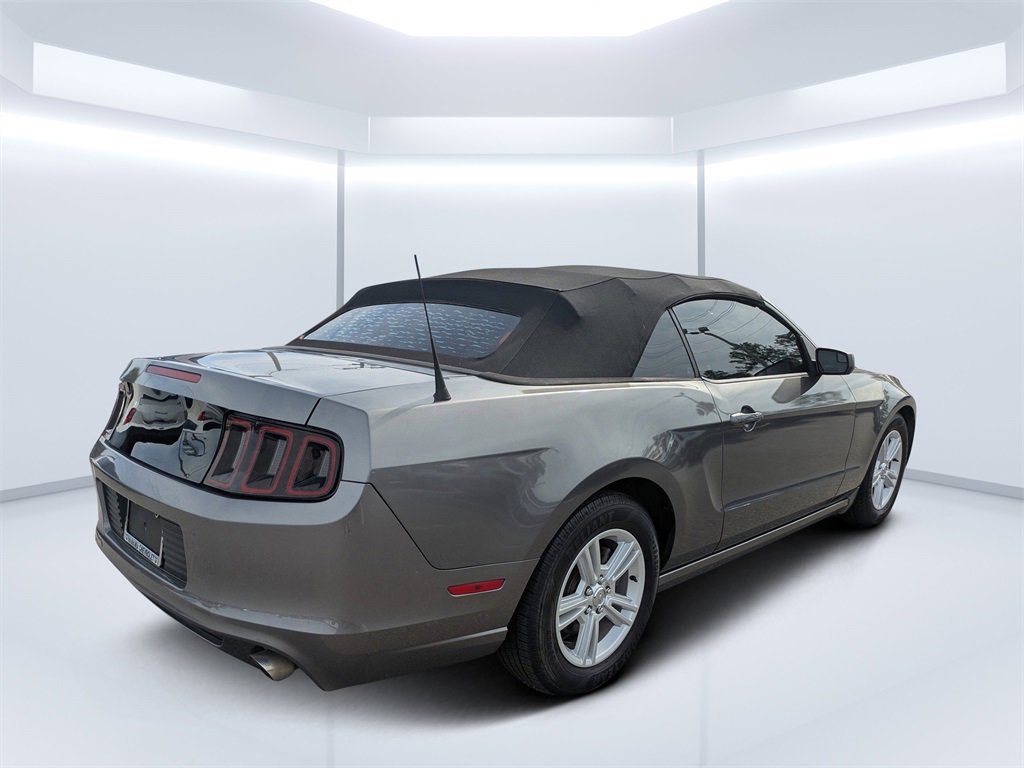 2013 Ford Mustang V6 Convertible photo 3