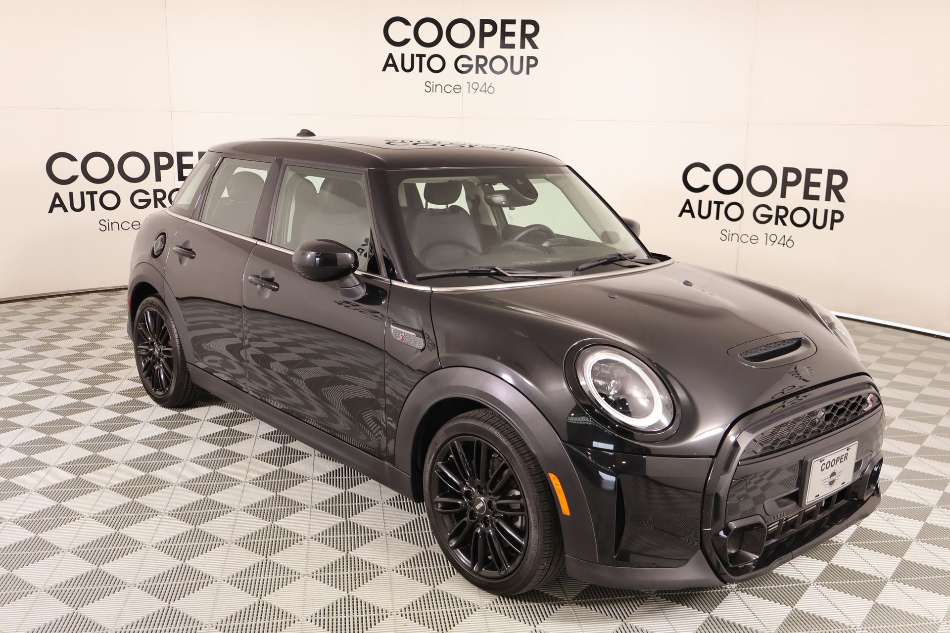 2023 MINI Hardtop Cooper S's photo