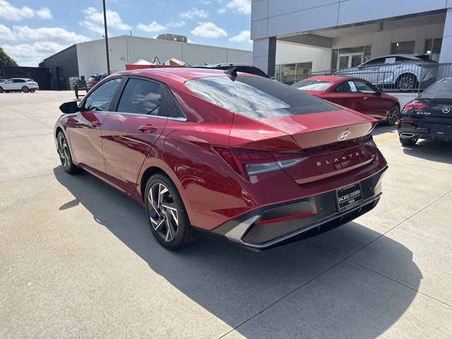 2024 Hyundai Elantra Hybrid Limited photo 3