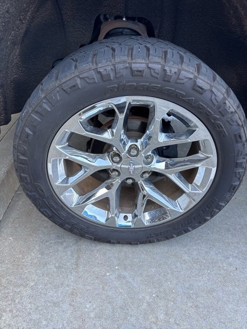 2018 Chevrolet Silverado 1500 LT photo 2