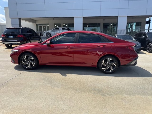 2024 Hyundai Elantra Hybrid Limited photo 2