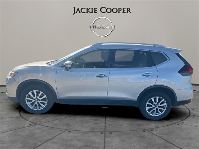 2020 Nissan Rogue SV photo 2