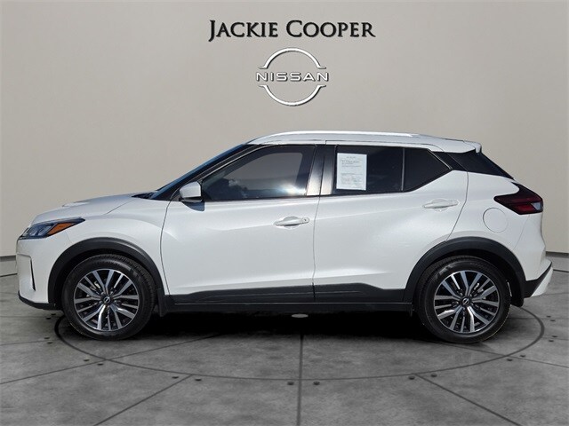 2022 Nissan Kicks SV photo 2