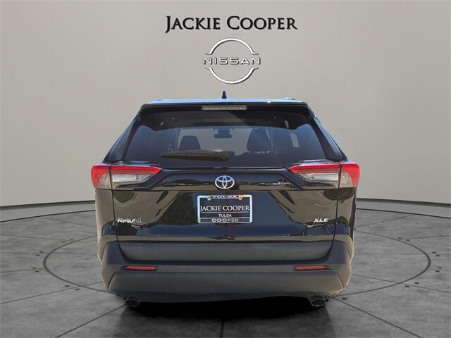 2021 Toyota RAV4 XLE photo 4