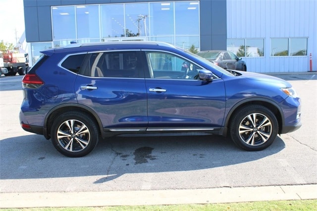 Used 2017 Nissan Rogue SL with VIN JN8AT2MV1HW015844 for sale in Tulsa, OK