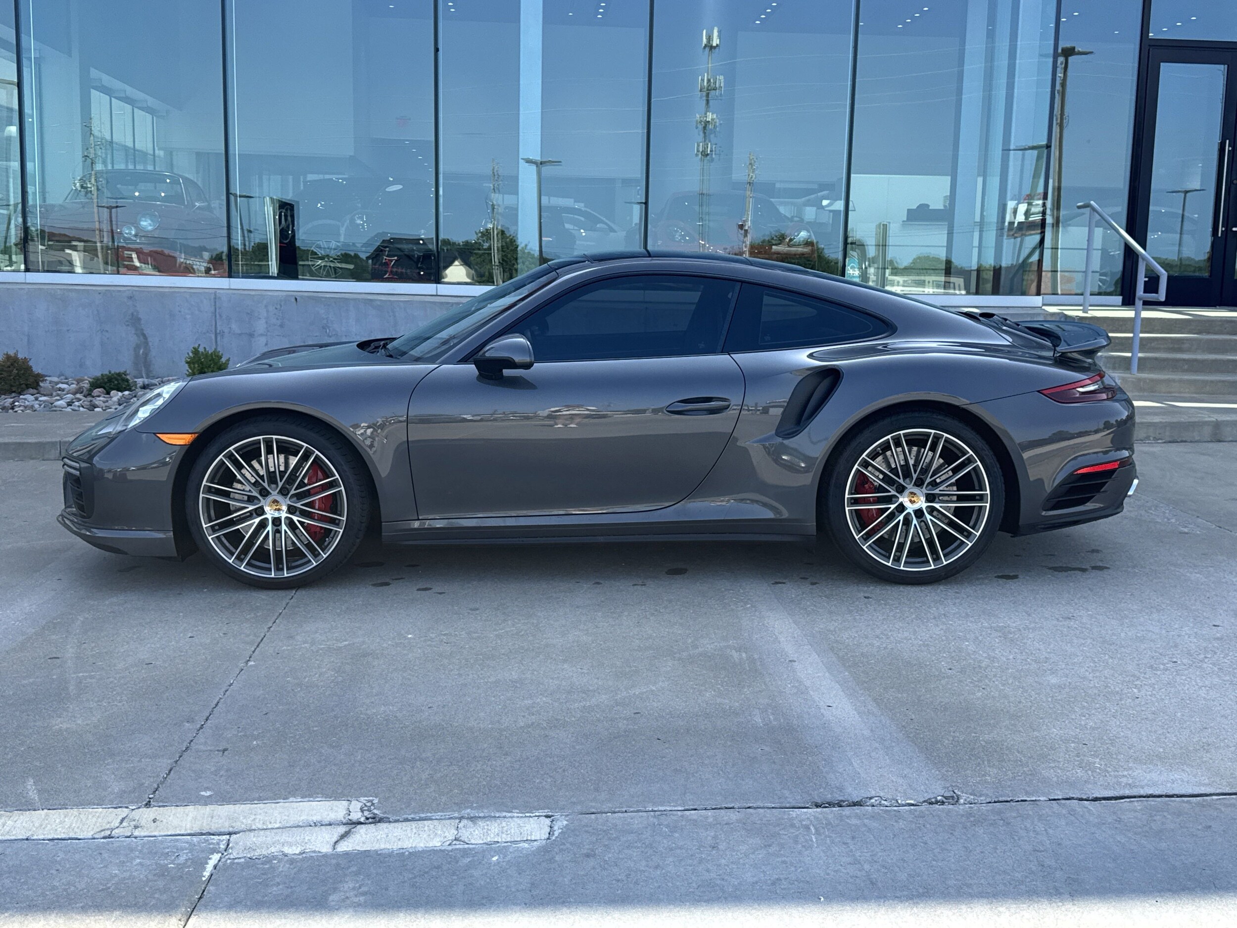 2019 Porsche 911 Turbo photo 2