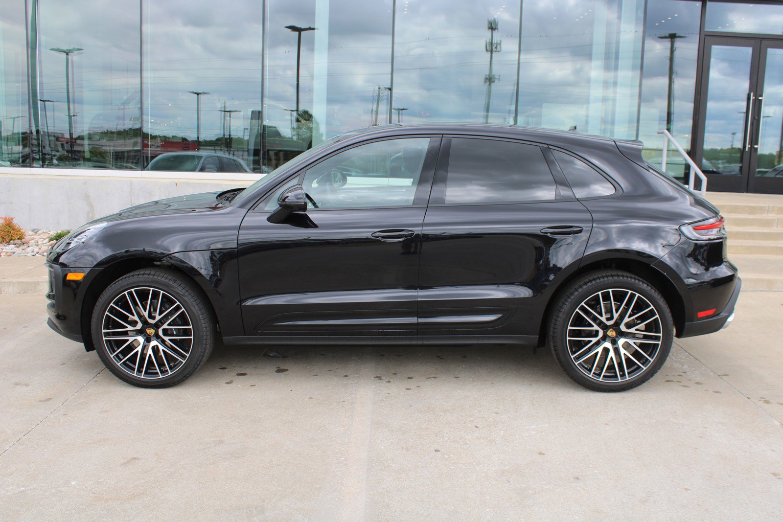 Certified 2025 Porsche Macan Base with VIN WP1AA2A50SLB00462 for sale in Tulsa, OK