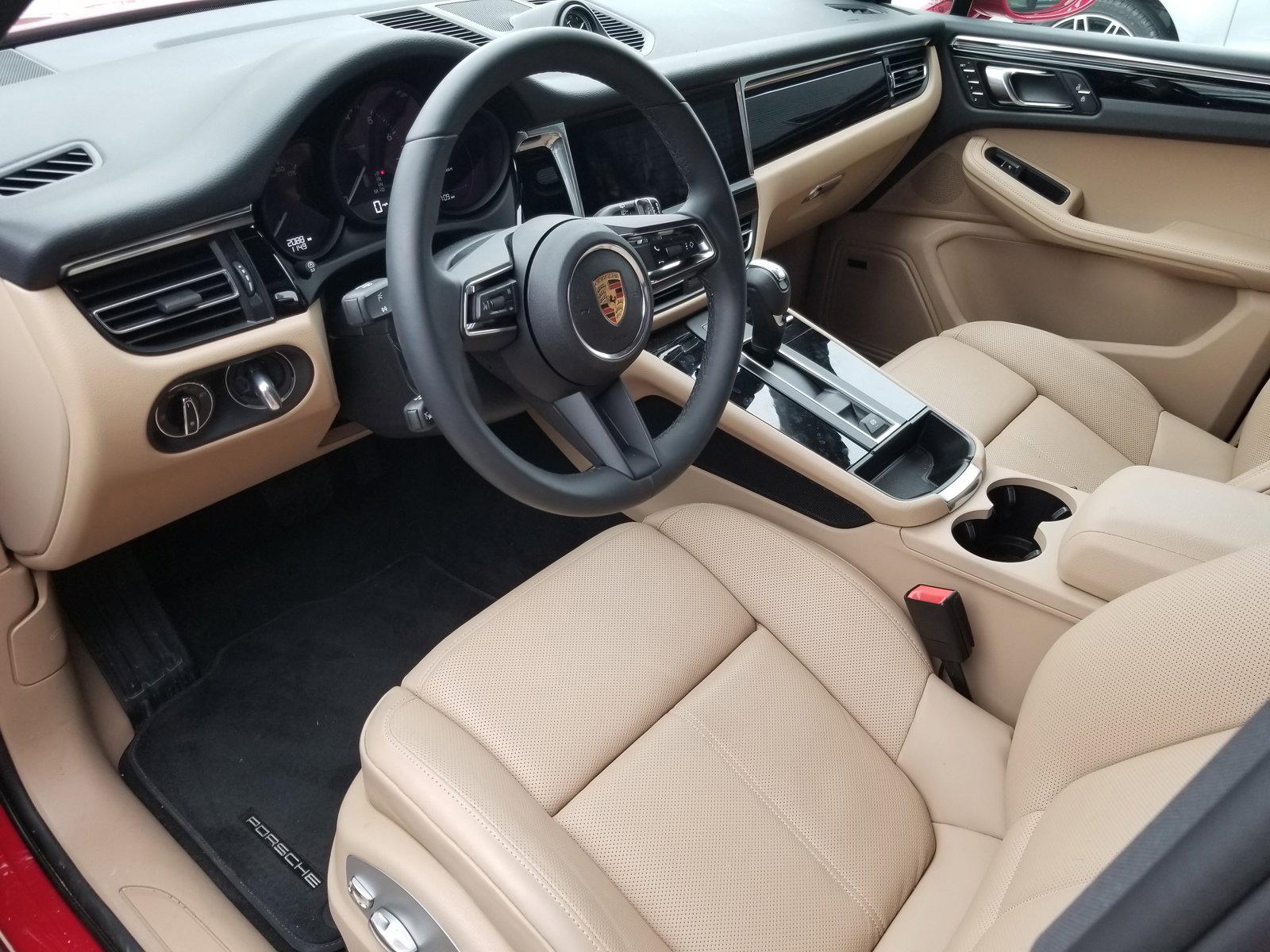 2025 Porsche Macan Base photo 4