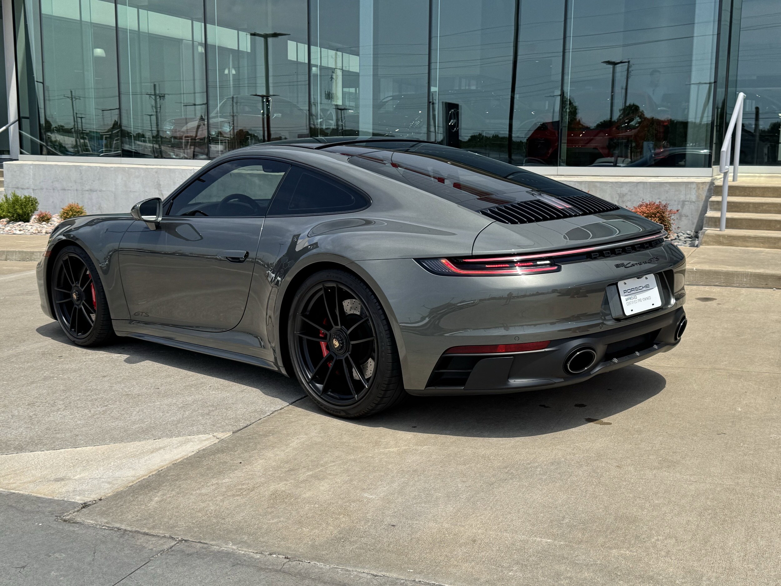 2022 Porsche 911 GTS photo 3