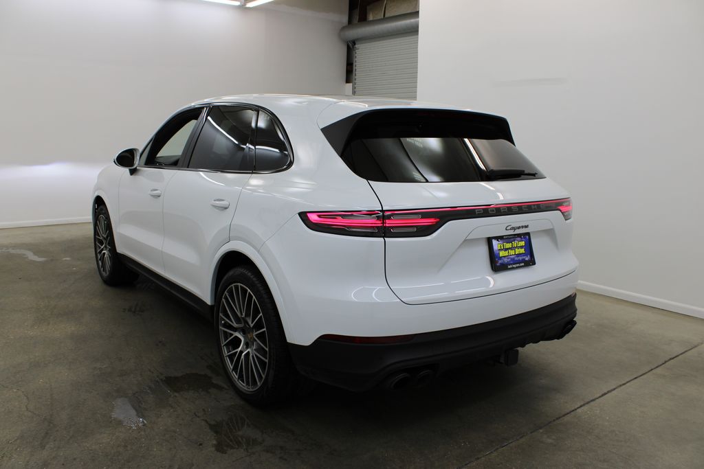 2022 Porsche Cayenne Platinum Edition photo 3