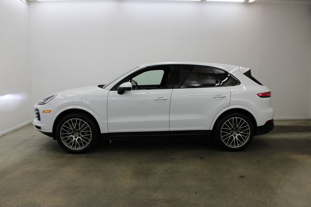 2022 Porsche Cayenne Platinum Edition photo 2