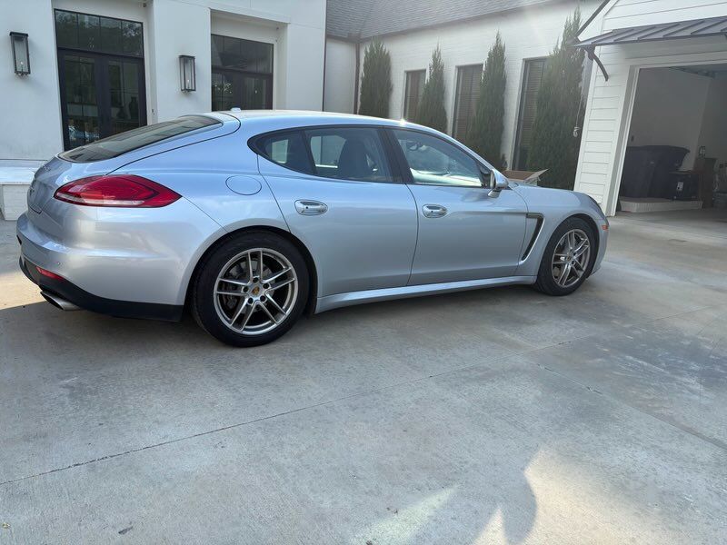 2016 Porsche Panamera Sport Turismo photo 2