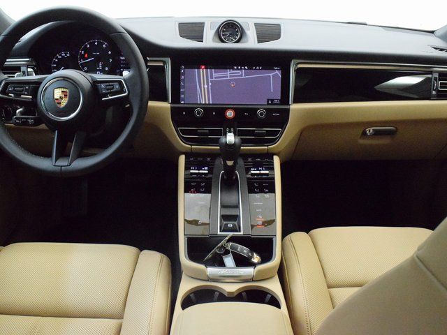 2023 Porsche Macan photo 4