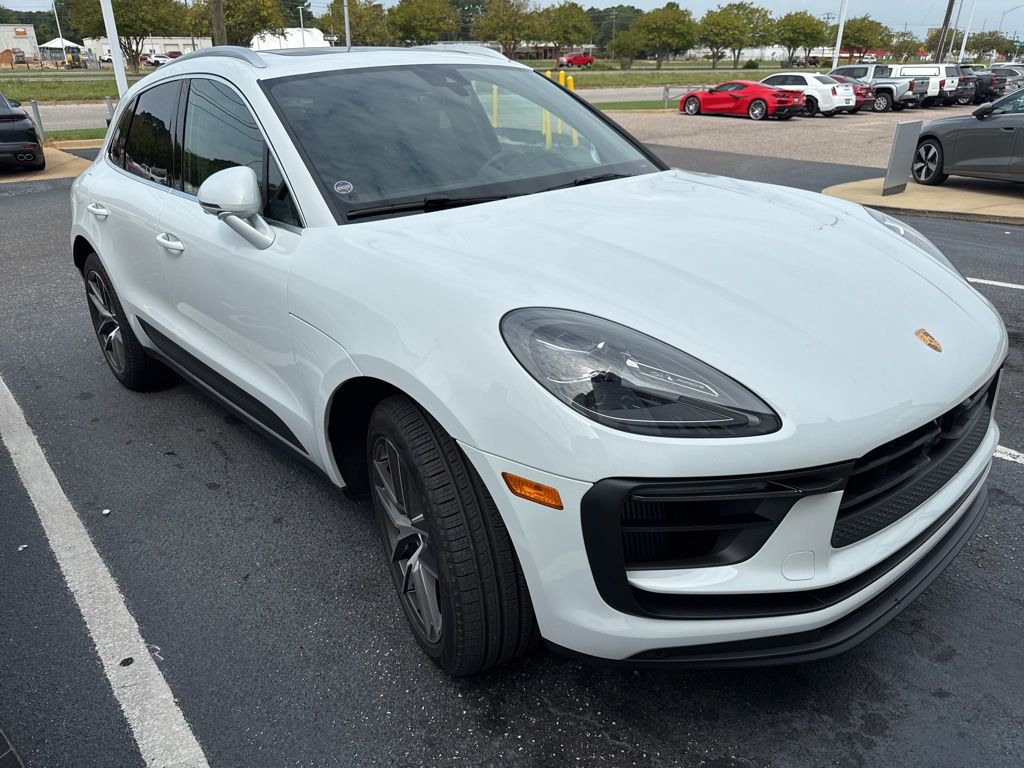 2024 Porsche Macan S photo 2