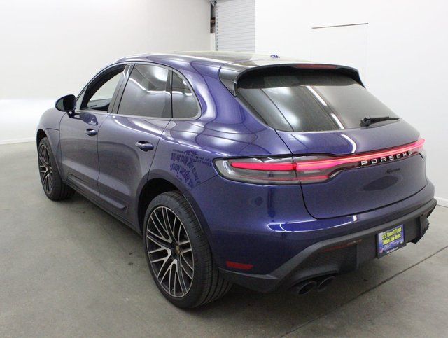 2024 Porsche Macan photo 3