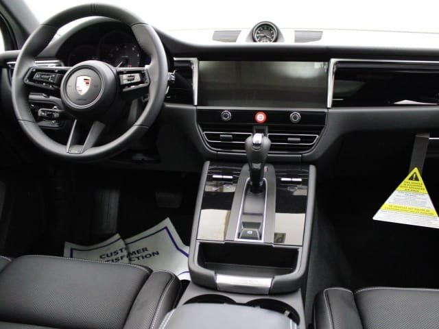 2024 Porsche Macan photo 4