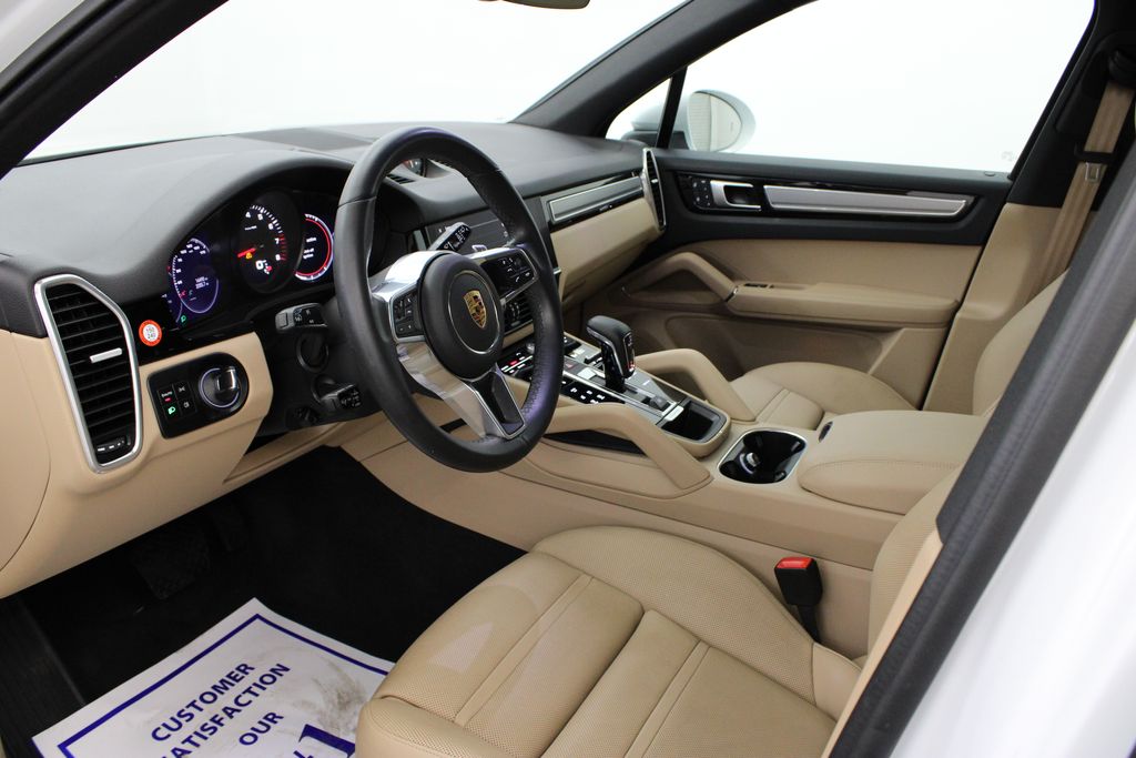2022 Porsche Cayenne Platinum Edition photo 4
