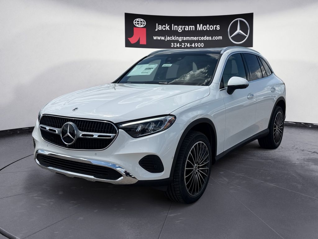 2026 Mercedes-Benz GLC GLC 300's photo