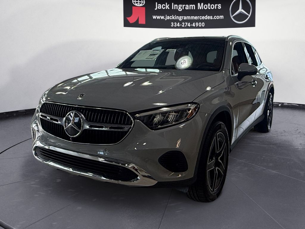 2026 Mercedes-Benz GLC GLC 300's photo