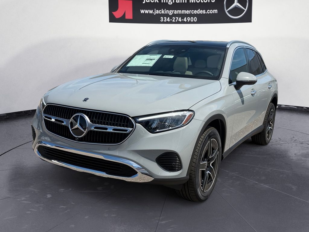 2026 Mercedes-Benz GLC GLC 300's photo