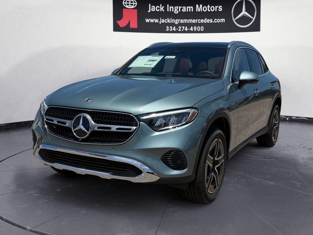 2026 Mercedes-Benz GLC GLC 300's photo