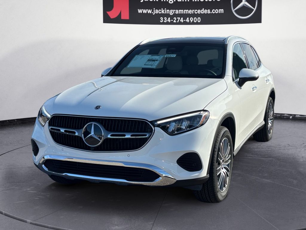 2026 Mercedes-Benz GLC GLC 300's photo