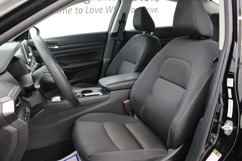 2025 Nissan Altima SV - Photo 14