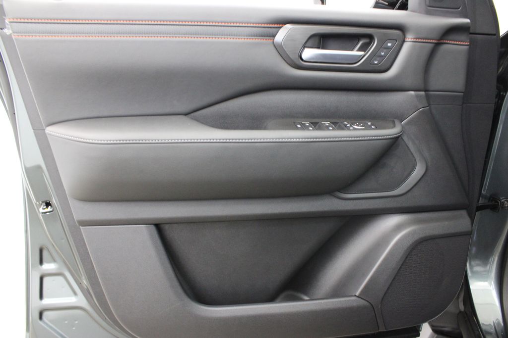 2026 Nissan Armada PRO-4X - Photo 17