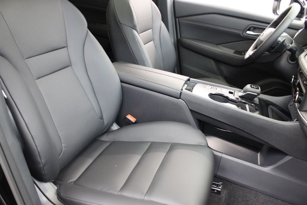 2026 Nissan Rogue Dark Armor - Photo 23