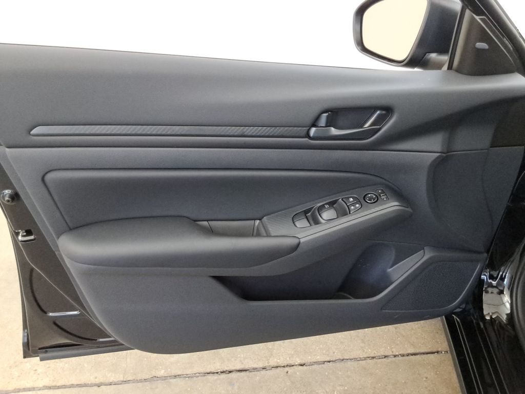 2025 Nissan Altima S - Photo 15