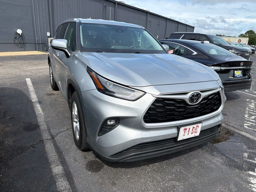 Used 2022 Toyota Highlander LE SUV