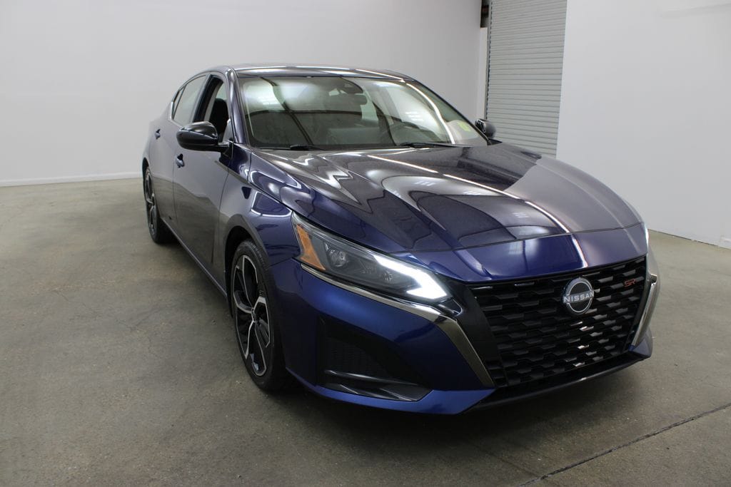 2023 Nissan Altima SR - Photo 6