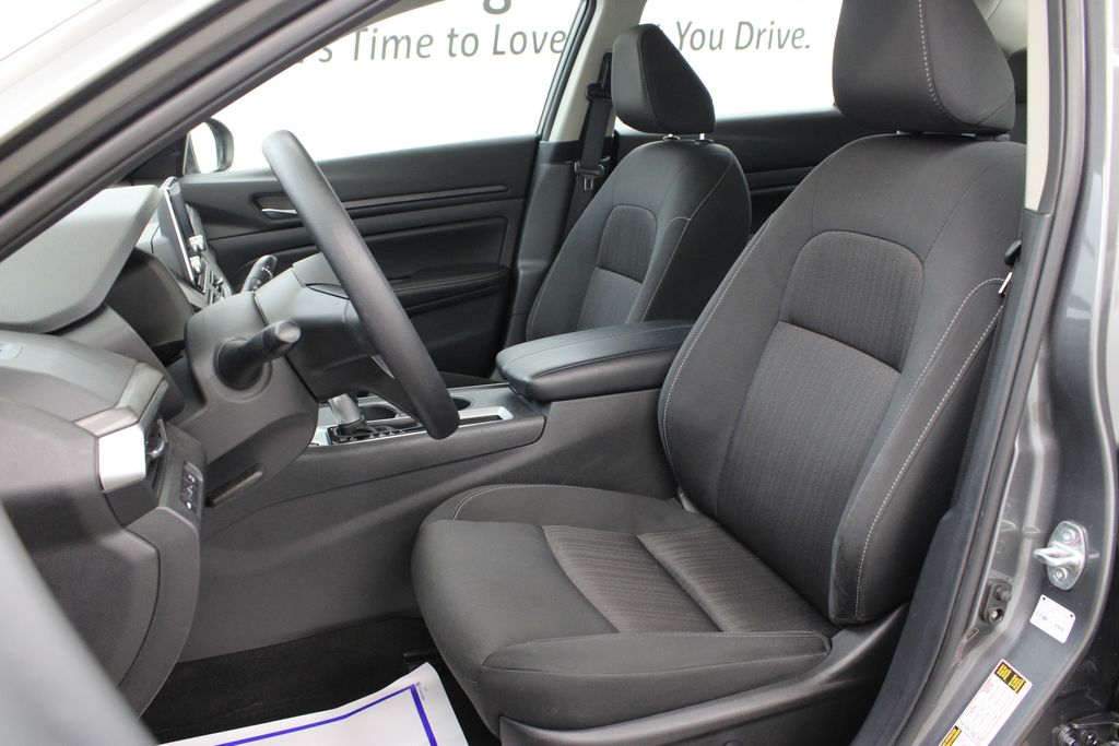 2025 Nissan Altima SV - Photo 9