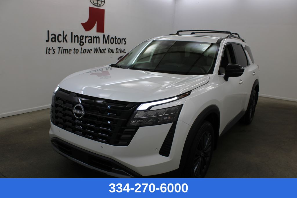 2026 Nissan Pathfinder SL 2WD's photo