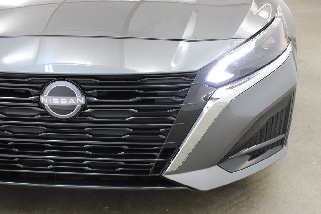 2025 Nissan Altima SV - Photo 8