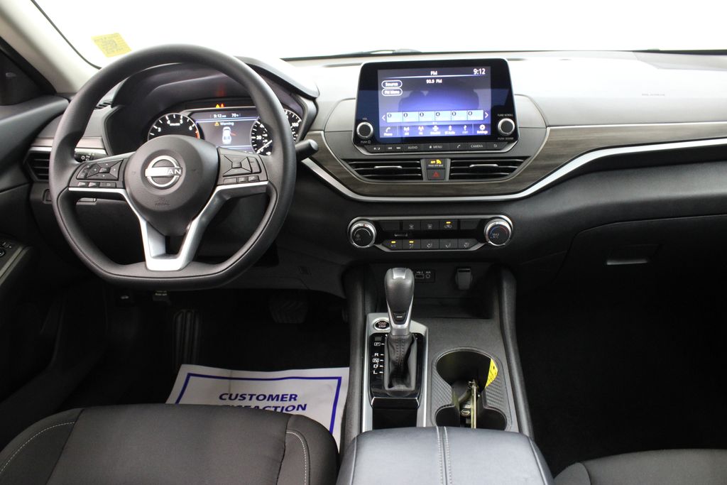 2025 Nissan Altima SV - Photo 9