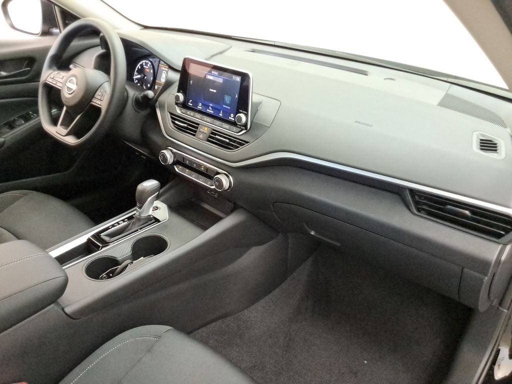 2025 Nissan Altima S - Photo 19