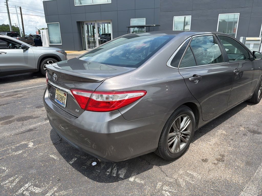Used 2017 Toyota Camry SE Sedan