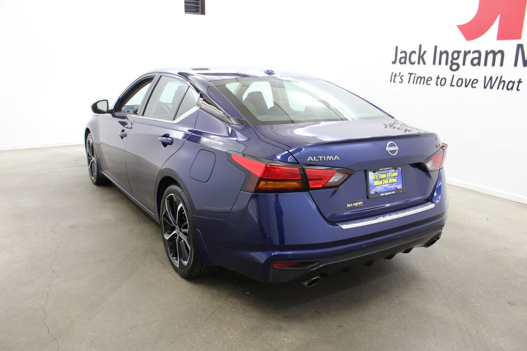 2023 Nissan Altima SR - Photo 3