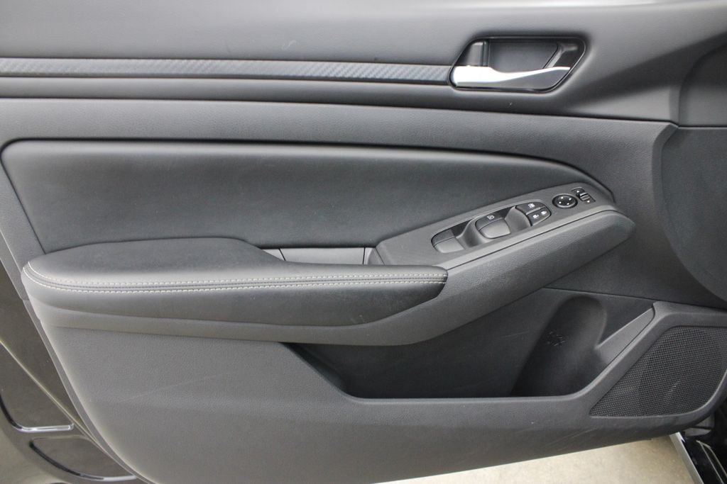 2025 Nissan Altima SV - Photo 16