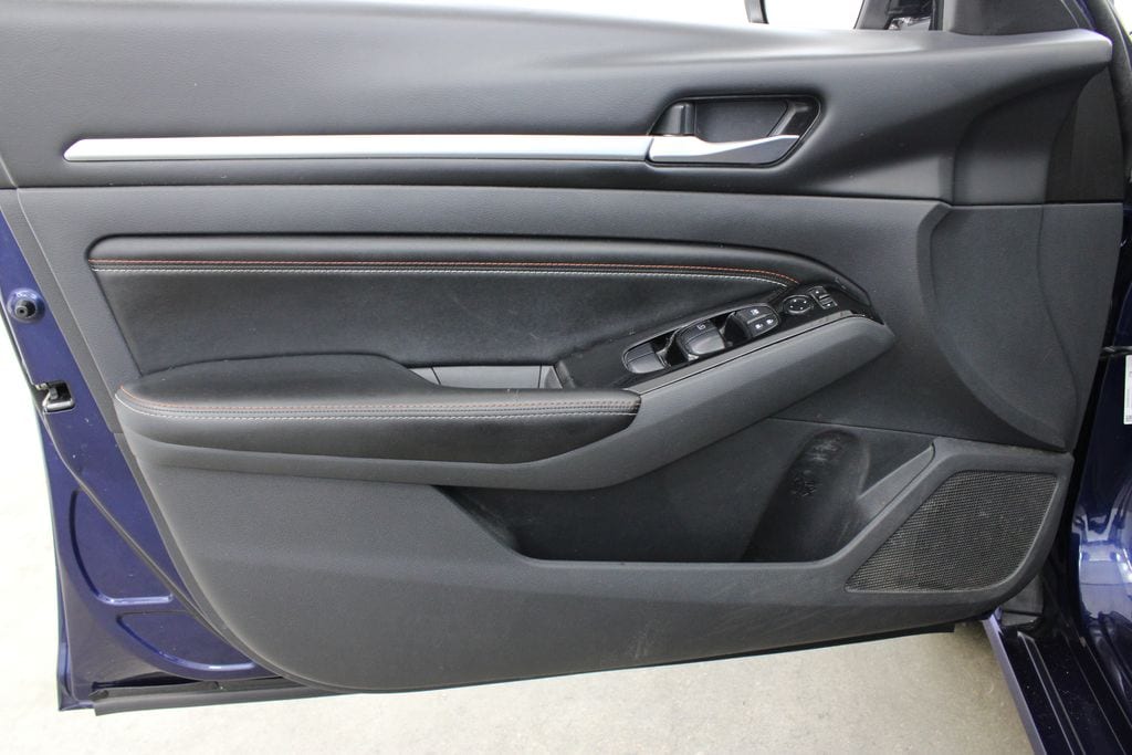 2023 Nissan Altima SR - Photo 17