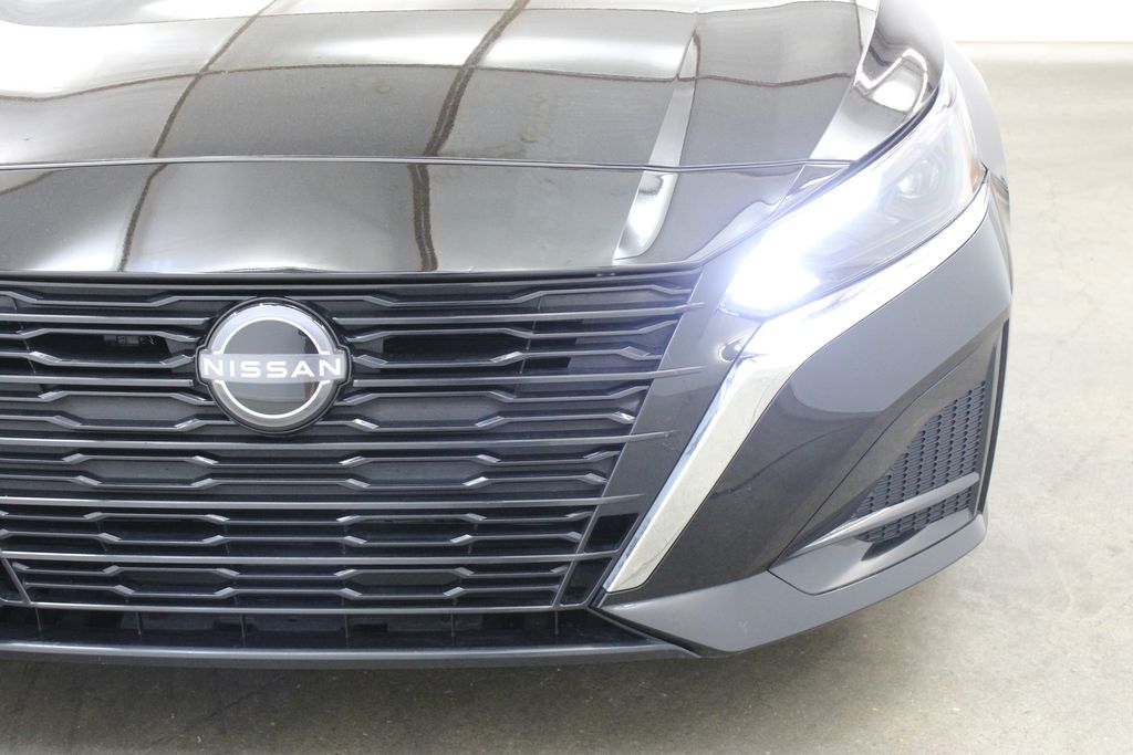 2025 Nissan Altima SV - Photo 8