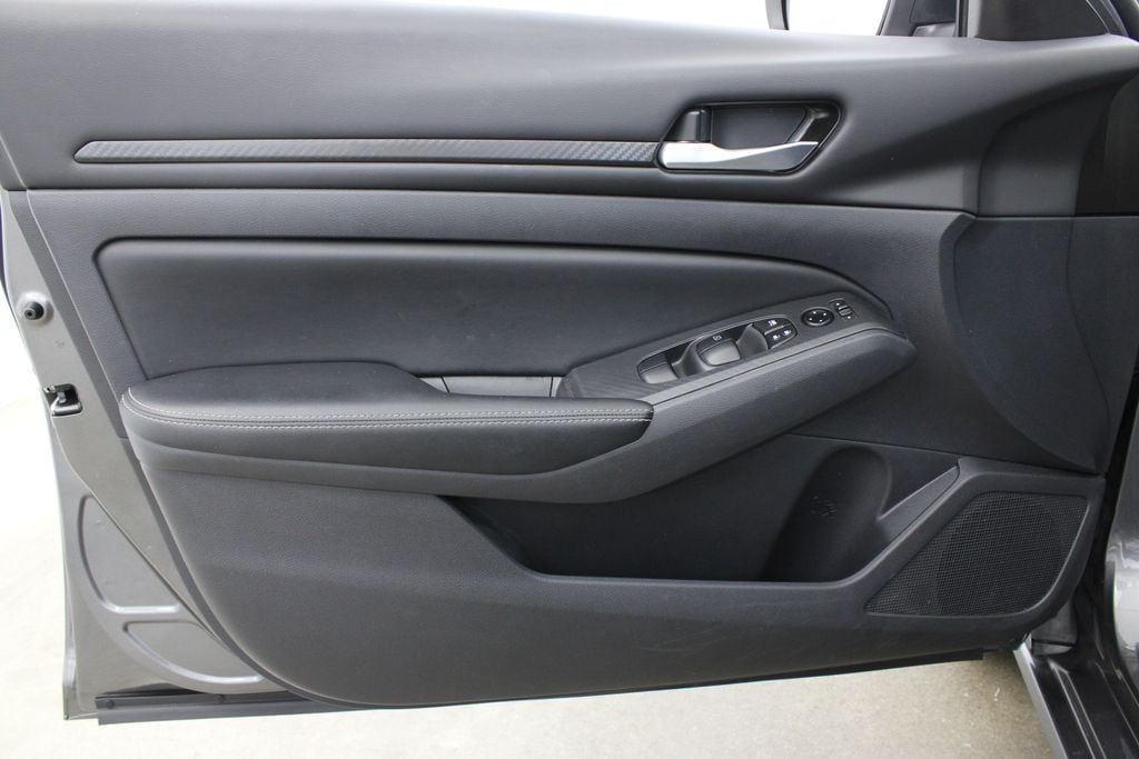 2025 Nissan Altima SV - Photo 11