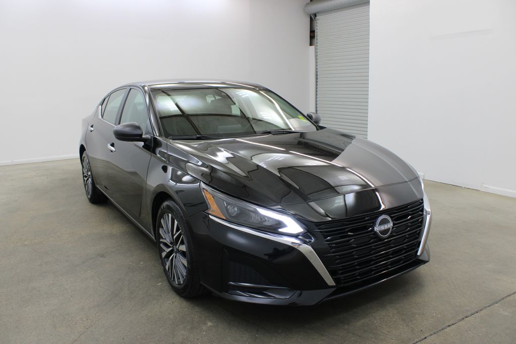 2025 Nissan Altima SV - Photo 6