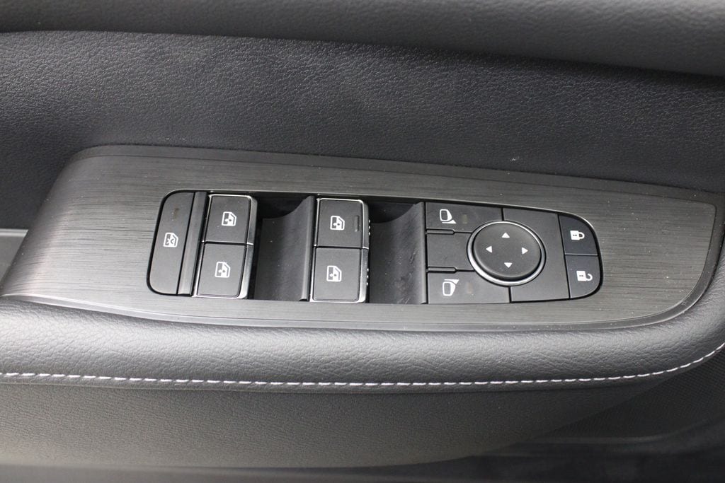 2026 Nissan Armada SV - Photo 17