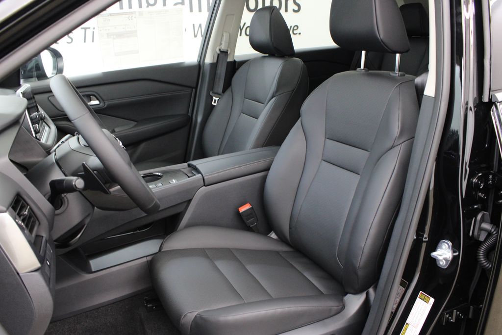 2026 Nissan Rogue Dark Armor - Photo 14