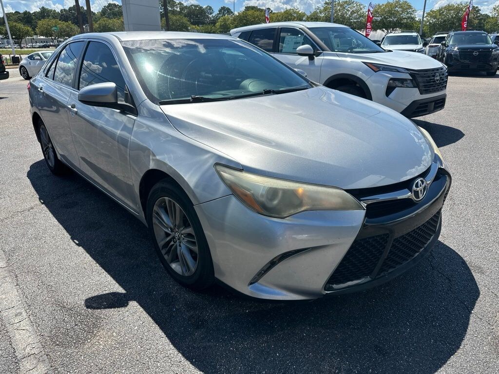 Used 2017 Toyota Camry SE Sedan