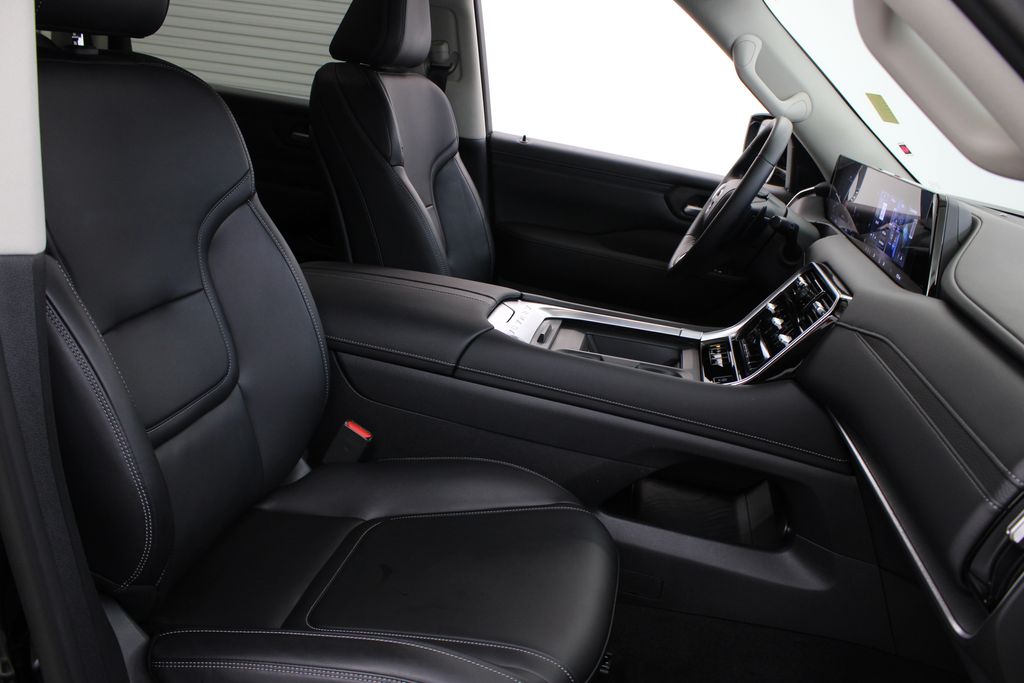 2026 Nissan Armada SV - Photo 23